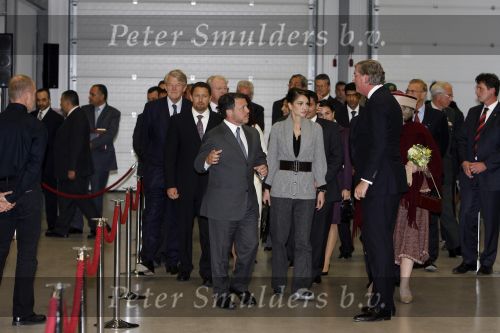 Zeewolde 1 november 2006
Koning Abdullah Koningin Rania en Koningin Beatrix op bezoek bij de spyker fabriek waar ze rondgeleid worden door Viktor Muller.