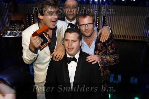 Amsterdam 20 oktober 2006
Uitreiking televizierring in het ij theater.
winnaars de Lama\'s met Ruben v d Meer(kaal) Ruben Nicolai(wit)
Tijl Beckand en Patrick Lodiers (bril.