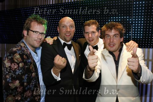 Amsterdam 20 oktober 2006
Uitreiking televizierring in het ij theater.
winnaars de Lama\'s met Ruben v d Meer(kaal) Ruben Nicolai(wit)
Tijl Beckand en Patrick Lodiers (bril.