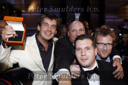 Amsterdam 20 oktober 2006
Uitreiking televizierring in het ij theater.
winnaars de Lama\'s met Ruben v d Meer(kaal) Ruben Nicolai(wit)
Tijl Beckand en Patrick Lodiers (bril.