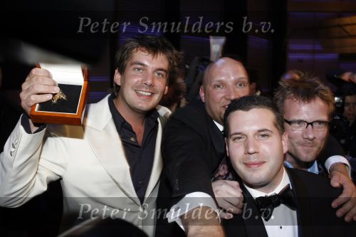 Amsterdam 20 oktober 2006
Uitreiking televizierring in het ij theater.
winnaars de Lama\'s met Ruben v d Meer(kaal) Ruben Nicolai(wit)
Tijl Beckand en Patrick Lodiers (bril.
