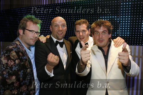 Amsterdam 20 oktober 2006
Uitreiking televizierring in het ij theater.
winnaars de Lama\'s met Ruben v d Meer(kaal) Ruben Nicolai(wit)
Tijl Beckand en Patrick Lodiers (bril.