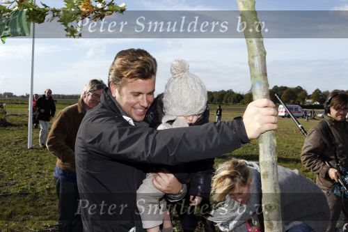 Benthuizen 17 oktober 2009
Nationale boomplantdag. Albert Verlinde met Anouk Smulders en Winston Gerschtanowitz
Peter Smulders bv