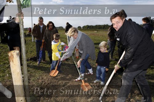 Benthuizen 17 oktober 2009
Nationale boomplantdag. Albert Verlinde met Anouk Smulders en Winston Gerschtanowitz
Peter Smulders bv