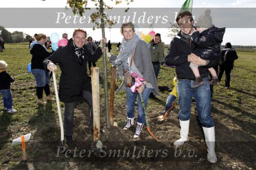 Benthuizen 17 oktober 2009
Nationale boomplantdag. Albert Verlinde met Anouk Smulders en Winston Gerschtanowitz
Peter Smulders bv