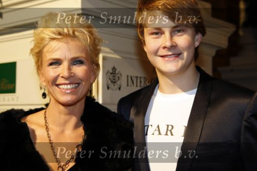 Amsterdam 29 oktober 2009
Beaumonde awards in het Amstel hotel. Anita Witzier met zoon
Peter Smulders bv