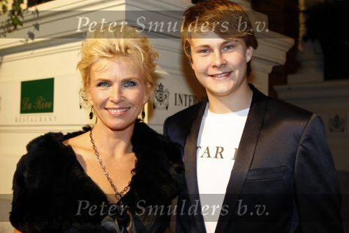 Amsterdam 29 oktober 2009
Beaumonde awards in het Amstel hotel. Anita Witzier met zoon
Peter Smulders bv