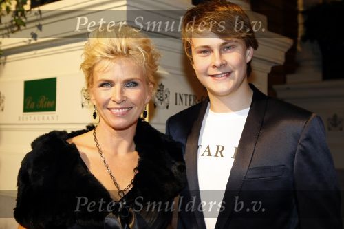 Amsterdam 29 oktober 2009
Beaumonde awards in het Amstel hotel. Anita Witzier met zoon
Peter Smulders bv