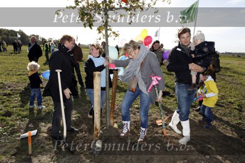 Benthuizen 17 oktober 2009
Nationale boomplantdag. Albert Verlinde met Anouk Smulders en Winston Gerschtanowitz
Peter Smulders bv