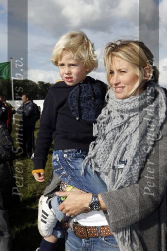 Benthuizen 17 oktober 2009
Nationale boomplantdag. Anouk Max en Edwin Smulders bij de bomen van Bo en Max
Peter Smulders bv