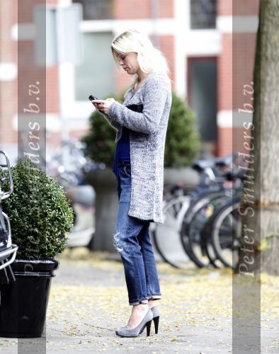 Amsterdam 29 oktober 2009
Bridget Maasland met gsm op straat.
Peter Smulders bv