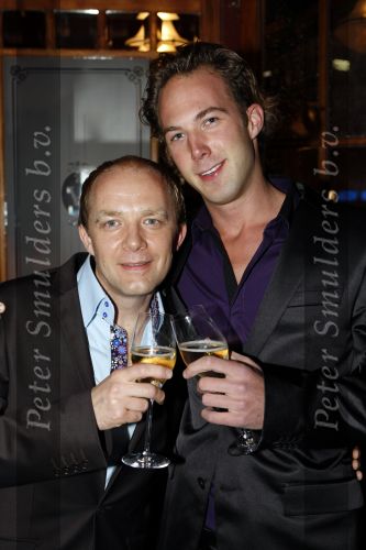 Amsterdam 4 november 2009
Premiere Palazzo met Herman den Blijker. Derek Ogilvy met vriend
Peter Smulders bv