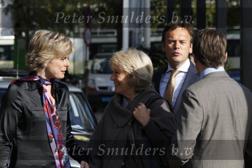 Rotterdam 28 oktober 2009
Prinses Laurentien Prins Constantijn en Prinses Irene arriveren in een electrische mini cooper bij bijeenkomst. Diederik Reitsma van BMW nederland
Peter Smulders bv