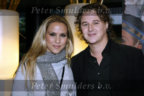 Rotterdam 25 oktober 2009
Premiere Holiday on ice in ahoy. Floortje idols met vriend
Peter Smulders bv