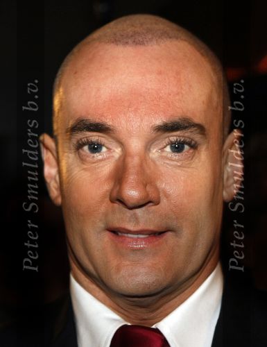 Amsterdam 11 november 2009
Gerard Joling met kaal hooft bij ballet premiere in Carre. Hij heeft zich kaal laten scheren en nieuwe haren laten inplanteren.
Peter Smulders bv