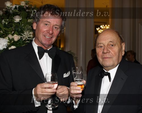 Maastricht, 23 Oktober 2009 Afscheid van het artiestenvak en 60e verjaardag Marjon Lambriks
Harry v Hoof met Leon Lommaert
Foto Peter Smulders BV