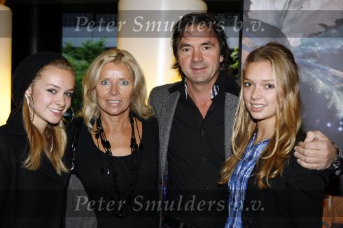 Rotterdam 25 oktober 2009
Premiere Holiday on ice in ahoy. Hein Vergeer met vrouw en dochter
Peter Smulders bv