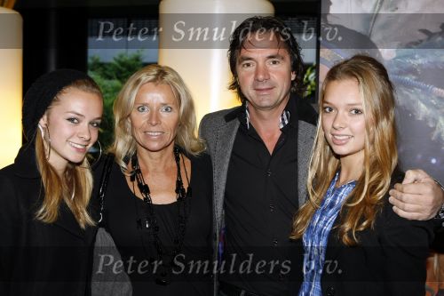 Rotterdam 25 oktober 2009
Premiere Holiday on ice in ahoy. Hein Vergeer met vrouw en dochter
Peter Smulders bv