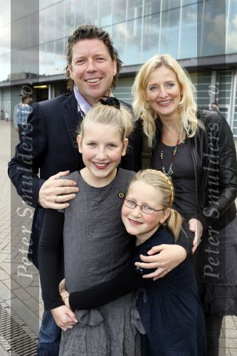 Amsterdam 18 oktober 2009
Premiere Sing along. Henkjan Smits met vrouw en dochters
Peter Smulders bv