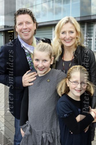 Amsterdam 18 oktober 2009
Premiere Sing along. Henkjan Smits met vrouw en dochters
Peter Smulders bv