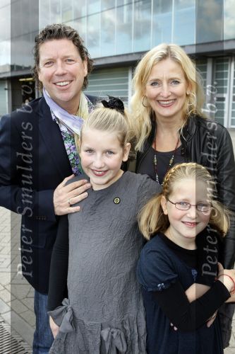 Amsterdam 18 oktober 2009
Premiere Sing along. Henkjan Smits met vrouw en dochters
Peter Smulders bv