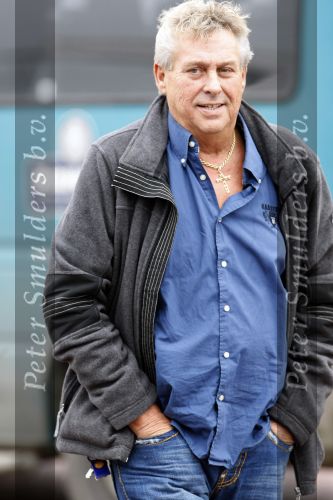 Purmerend 22 oktober 2009
Jan Smit wordt in het ziekenhuis van Purmerend opgezocht door zijn vriendin Liza Plat manager Jaap Buijs collega Marco Borsato en vander Ruud Smit.