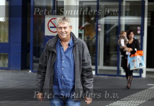 Purmerend 22 oktober 2009
Jan Smit wordt in het ziekenhuis van Purmerend opgezocht door zijn vriendin Liza Plat manager Jaap Buijs collega Marco Borsato en vander Ruud Smit.