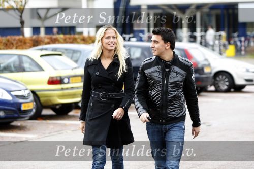 Purmerend 4 november 2009
Jan Smit en zijn vriendin Liza Plat verlaten het ziekenhuis van Purmerend na controle van Jan zijn Oor problemen.
Peter Smulders bv