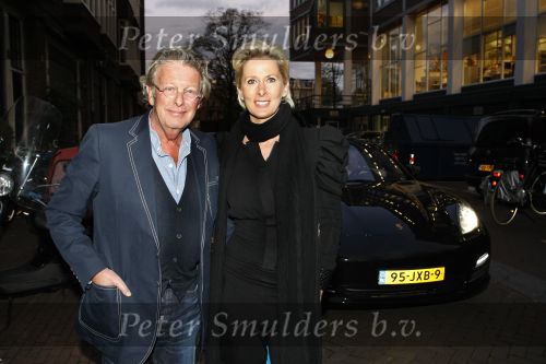Amsterdam 8 oktober 2009
Feestavond  tbv orange babies. Jan en Monique des Bouvrie met Porsche Panamera
Peter Smulders bv
