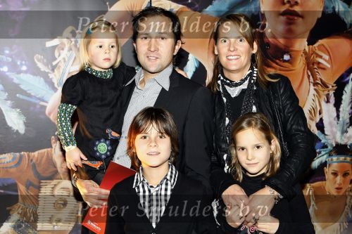 Rotterdam 25 oktober 2009
Premiere Holiday on ice in ahoy. Jeroen Blijlevens met vrouw en kinderen
Peter Smulders bv