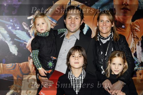 Rotterdam 25 oktober 2009
Premiere Holiday on ice in ahoy. Jeroen Blijlevens met vrouw en kinderen
Peter Smulders bv