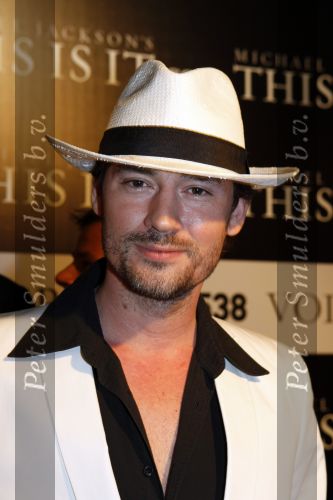 Amsterdam 28 2n 28 oktober 2009
Premiere film michael Jackson in Tuschinski. radio 538 dj\'s oa Jeroen Nieuwenhuizen
Peter Smulders bv
