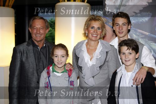 Rotterdam 25 oktober 2009
Premiere Holiday on ice in ahoy. John Wentink met vriendin en kinderen
Peter Smulders bv