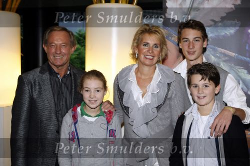 Rotterdam 25 oktober 2009
Premiere Holiday on ice in ahoy. John Wentink met vriendin en kinderen
Peter Smulders bv