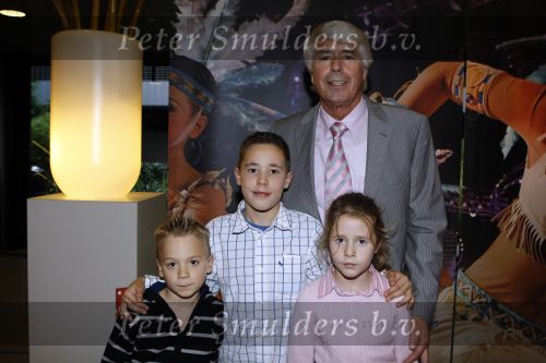 Rotterdam 25 oktober 2009
Premiere Holiday on ice in ahoy. Klaas Wilting met kleinkinderen
Peter Smulders bv