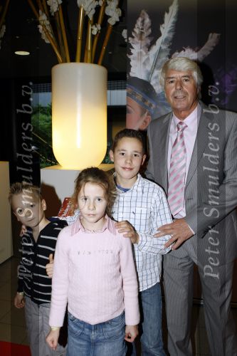 Rotterdam 25 oktober 2009
Premiere Holiday on ice in ahoy. Klaas Wilting met kleinkinderen
Peter Smulders bv