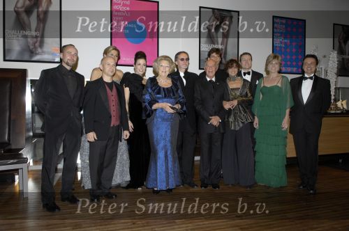 Den Haag 28 oktober 2009
Prinses Maxima Prins Willem Alexander Koningin Beatrix Prins Laurentien en Prins Constantijn bij opening Holland festival in Lucent danstheater.
Peter Smulders bv