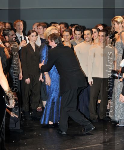 Den Haag 28 oktober 2009
Prinses Maxima Prins Willem Alexander Koningin Beatrix Prins Laurentien en Prins Constantijn bij opening Holland festival in Lucent danstheater.
Peter Smulders bv