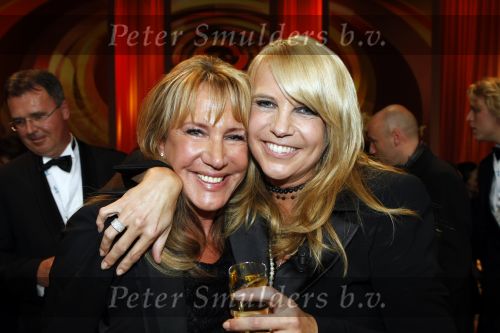 Amsterdam 23 oktober 2009
Televizierring 2009 in Carre in Amsterdam. Linda de Mol met Xenia Kasper
Peter Smulders bv