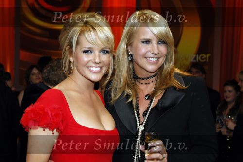 Amsterdam 23 oktober 2009
Televizierring 2009 in Carre in Amsterdam. Linda de Mol met Chantal janzen
Peter Smulders bv