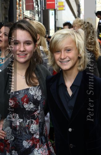Amsterdam, 4 Oktober 2009
Premiere in Tuschinski, Nederlandse speelfilm:
Sinterklaas en de verdwenen pakjesboot
Christian Nieuwenhuizen en Lisa Lumeij
Foto Peter Smulders