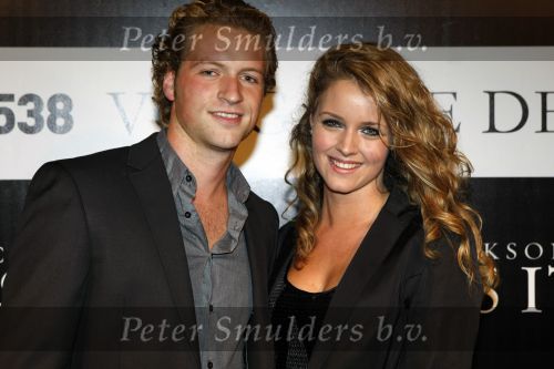 Amsterdam 28 2n 28 oktober 2009
Premiere film michael Jackson in Tuschinski. Liza Sips met broer
Peter Smulders bv