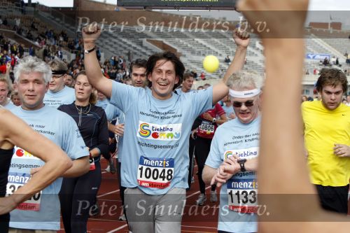 Amsterdam 18 oktober 2009
Wendy v Dijk geeft het startschot van de 7.5 km van Menzis bij de amsterdam marathon. Er wordt gelopen voor de stichting Semmy.
 Wendy is 4 en een halve maand zwanger. Haar broer Mike loopt ook mee alsmede Lodewijk Hoekstra.
Peter Smulders bv