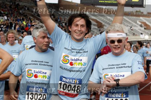 Amsterdam 18 oktober 2009
Wendy v Dijk geeft het startschot van de 7.5 km van Menzis bij de amsterdam marathon. Er wordt gelopen voor de stichting Semmy.
 Wendy is 4 en een halve maand zwanger. Haar broer Mike loopt ook mee alsmede Lodewijk Hoekstra.
Peter Smulders bv