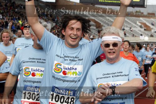 Amsterdam 18 oktober 2009
Wendy v Dijk geeft het startschot van de 7.5 km van Menzis bij de amsterdam marathon. Er wordt gelopen voor de stichting Semmy.
 Wendy is 4 en een halve maand zwanger. Haar broer Mike loopt ook mee alsmede Lodewijk Hoekstra.
Peter Smulders bv