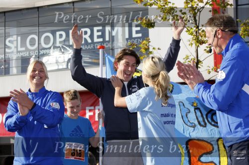Amsterdam 18 oktober 2009
Wendy v Dijk geeft het startschot van de 7.5 km van Menzis bij de amsterdam marathon. Er wordt gelopen voor de stichting Semmy.
 Wendy is 4 en een halve maand zwanger. Haar broer Mike loopt ook mee alsmede Lodewijk Hoekstra.
Peter Smulders bv