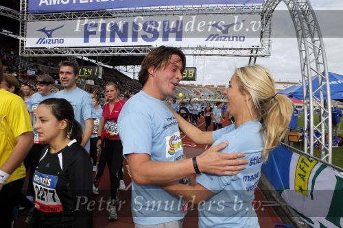 Amsterdam 18 oktober 2009
Wendy v Dijk geeft het startschot van de 7.5 km van Menzis bij de amsterdam marathon. Er wordt gelopen voor de stichting Semmy.
 Wendy is 4 en een halve maand zwanger. Haar broer Mike loopt ook mee alsmede Lodewijk Hoekstra.
Peter Smulders bv
