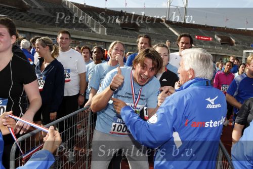 Amsterdam 18 oktober 2009
Wendy v Dijk geeft het startschot van de 7.5 km van Menzis bij de amsterdam marathon. Er wordt gelopen voor de stichting Semmy.
 Wendy is 4 en een halve maand zwanger. Haar broer Mike loopt ook mee alsmede Lodewijk Hoekstra.
Peter Smulders bv