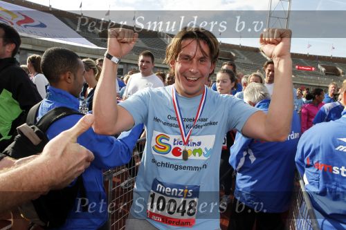 Amsterdam 18 oktober 2009
Wendy v Dijk geeft het startschot van de 7.5 km van Menzis bij de amsterdam marathon. Er wordt gelopen voor de stichting Semmy.
 Wendy is 4 en een halve maand zwanger. Haar broer Mike loopt ook mee alsmede Lodewijk Hoekstra.
Peter Smulders bv