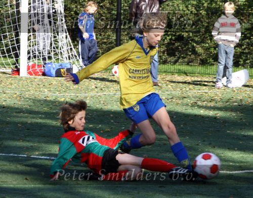 Blaricum, 17 Oktober 2009
Marco Borsato zijn zoontje Luca Borsato speelt met BVV 31 E2 tegen Zuidvogel E4, eindstand 4-7
Foto Peter Smulders BV